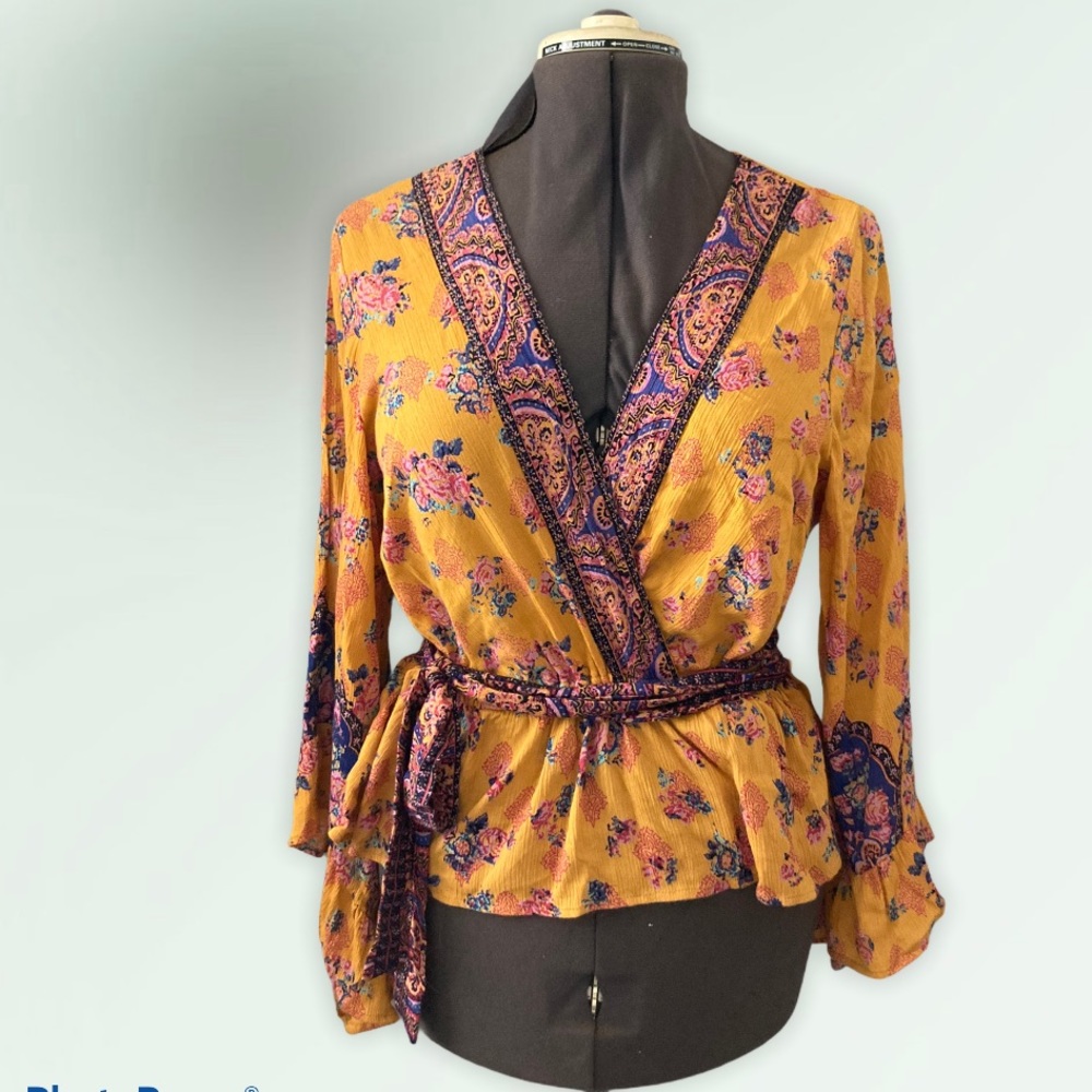 Angie Orange blue floral surplice top 3/4 sleeve